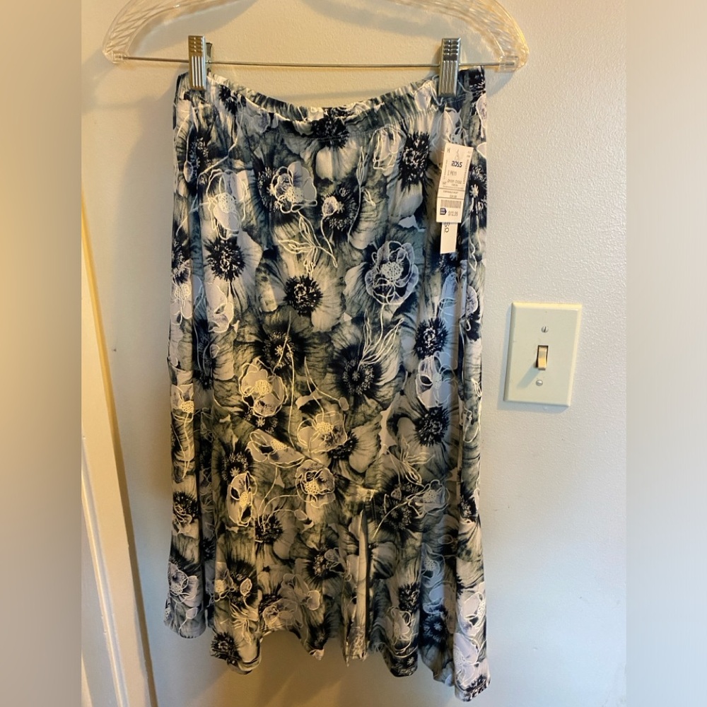 Blue and white floral spandex and poly skirt